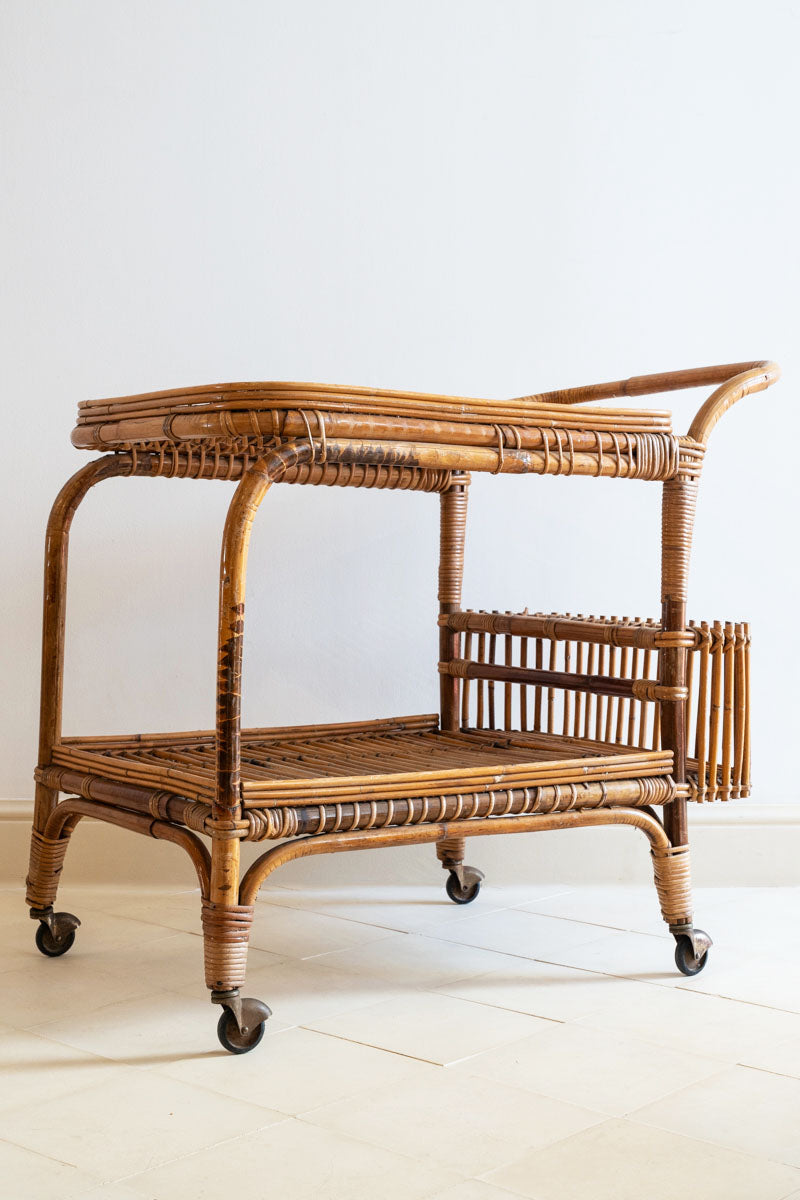 Carrito de bambú y ratán
