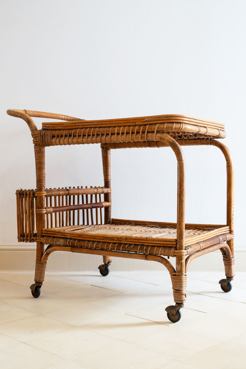 Carrito de bambú y ratán