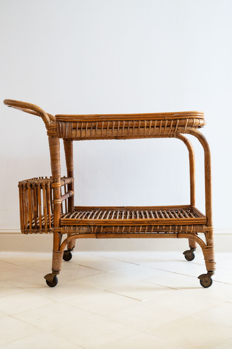 Carrito de bambú y ratán