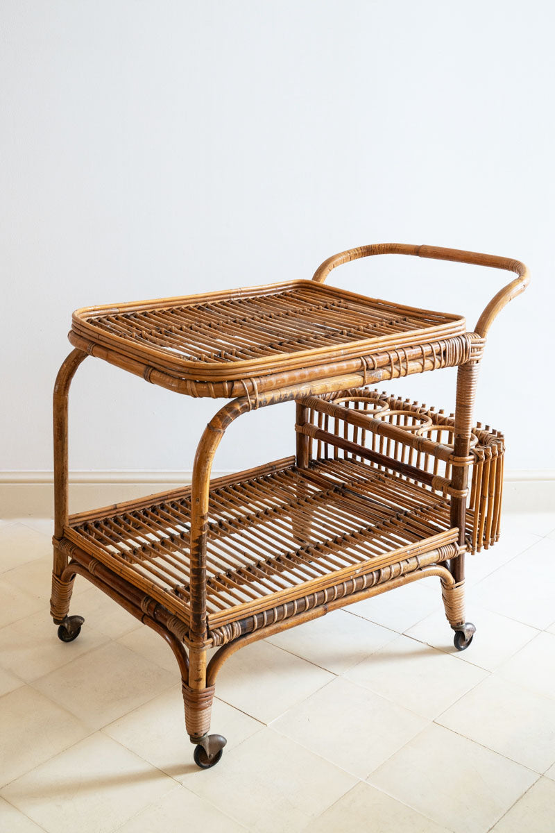 Carrito de bambú y ratán