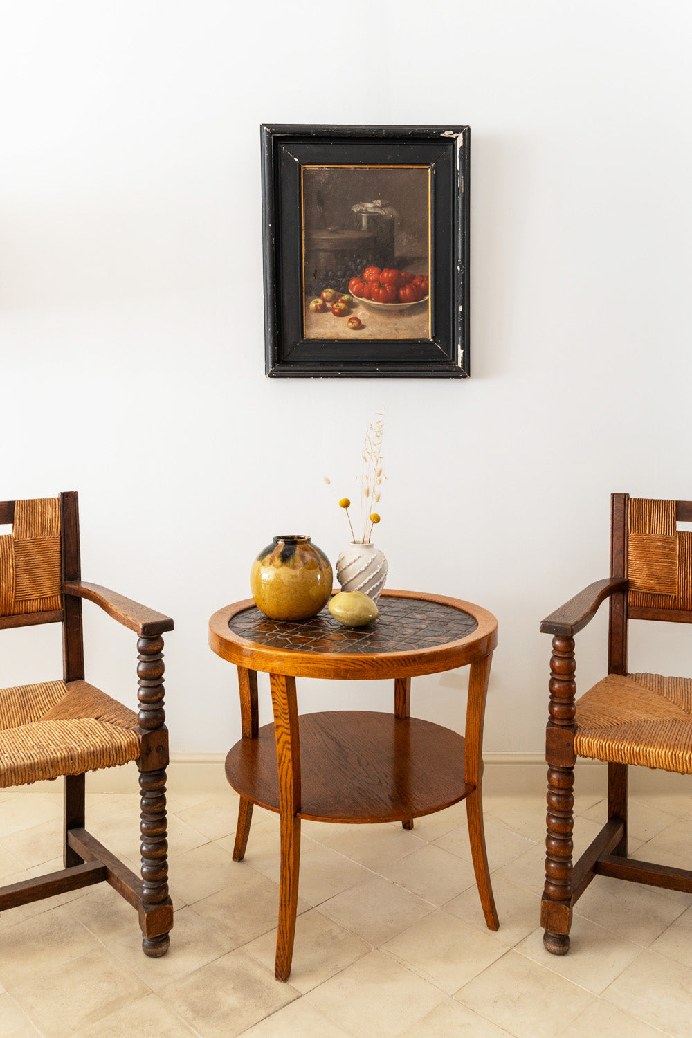 Mesa auxiliar de roble y cerámica