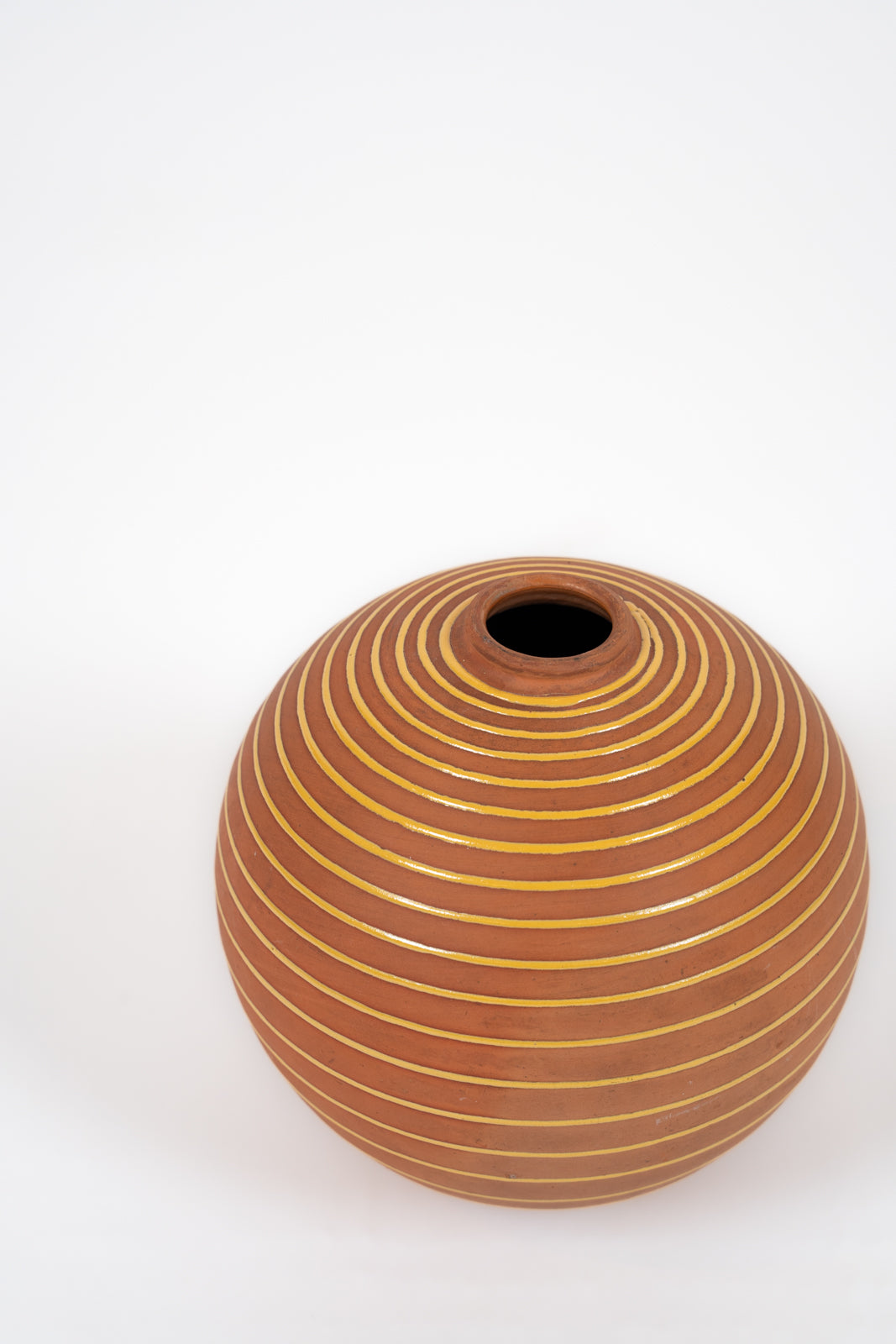 Trois vases boule en céramique