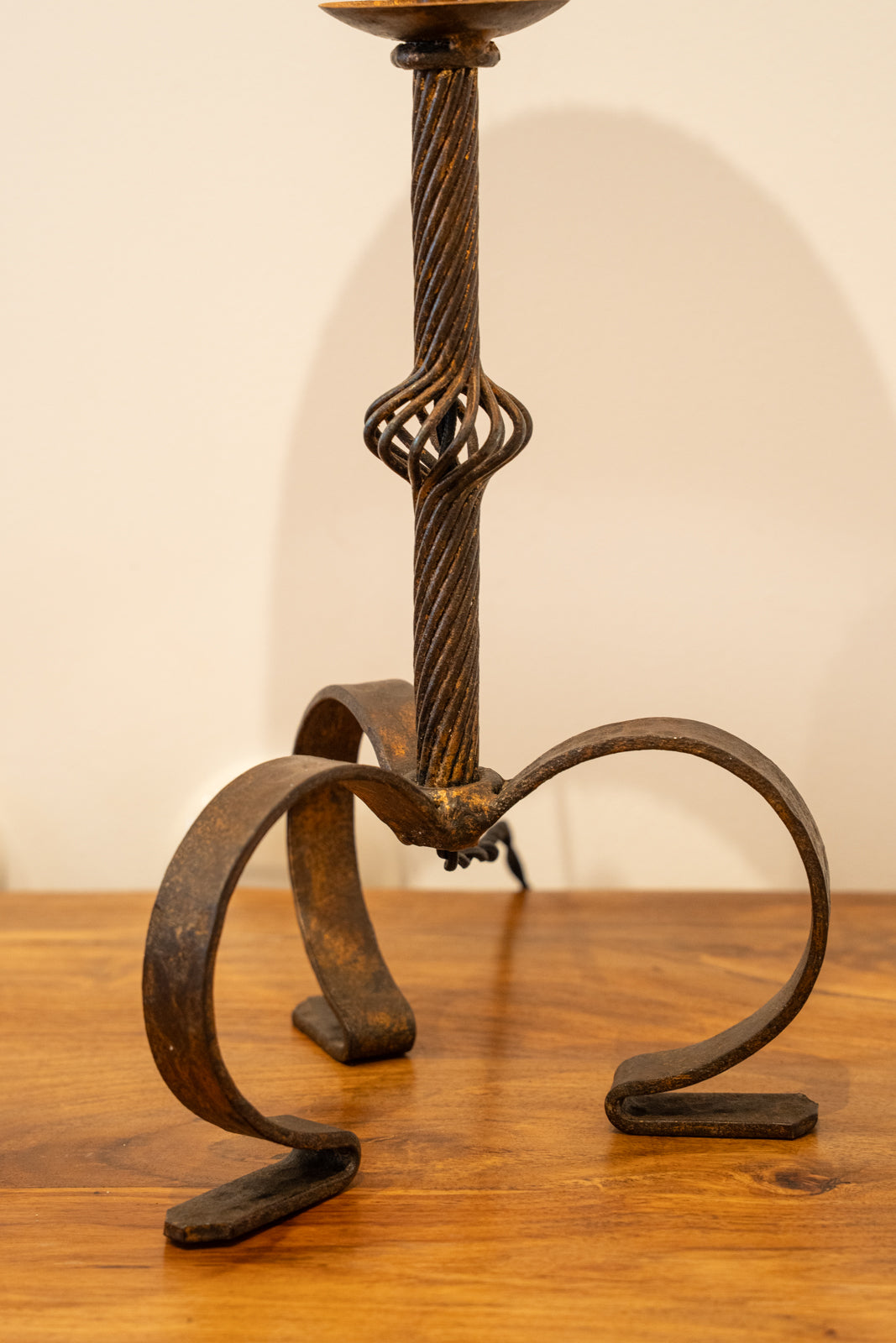 Lampe à poser en fer forgé