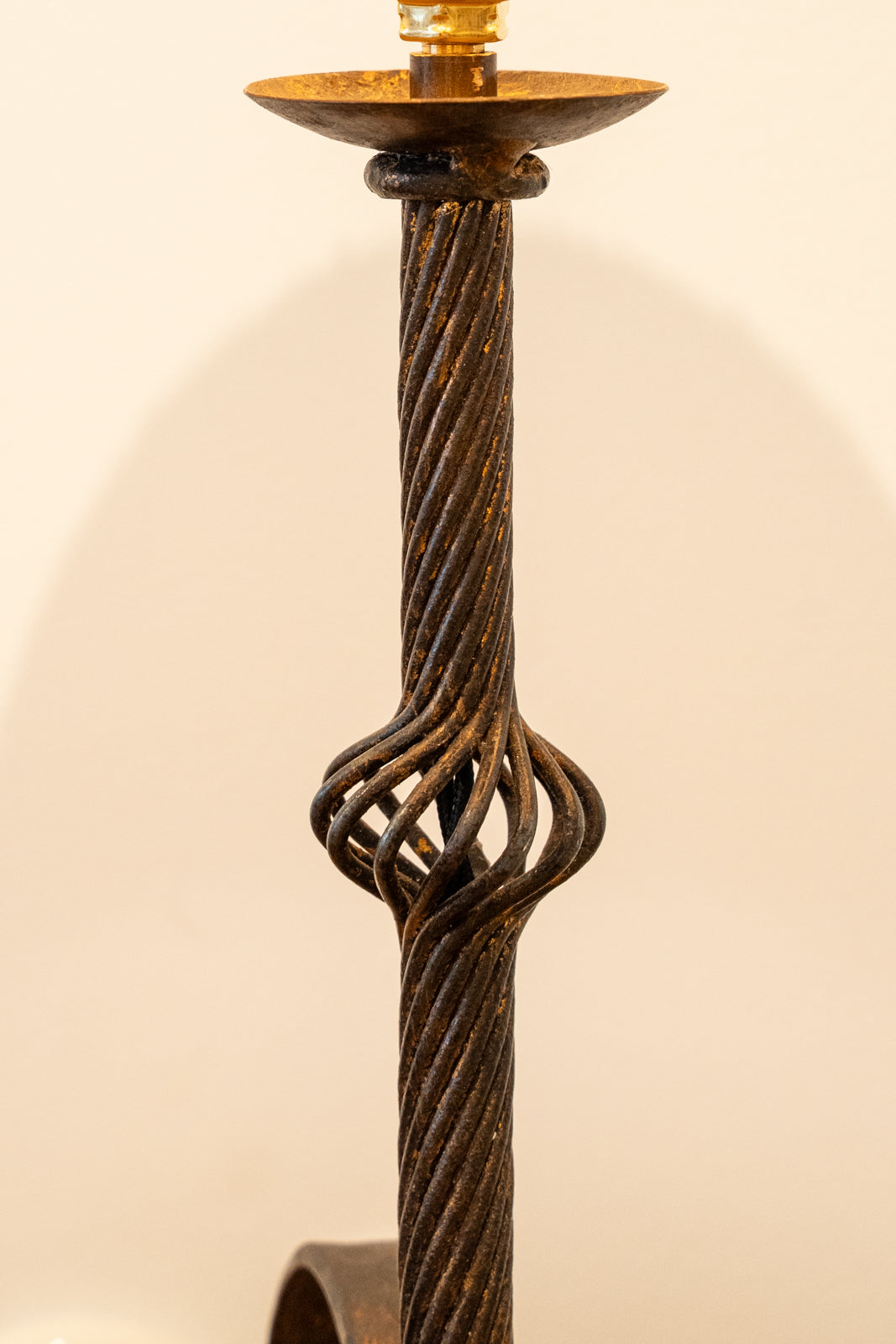 Lampe à poser en fer forgé