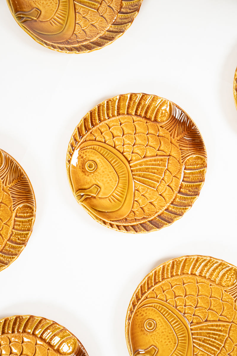 Service d’assiettes et plat poisson en céramique émaillée