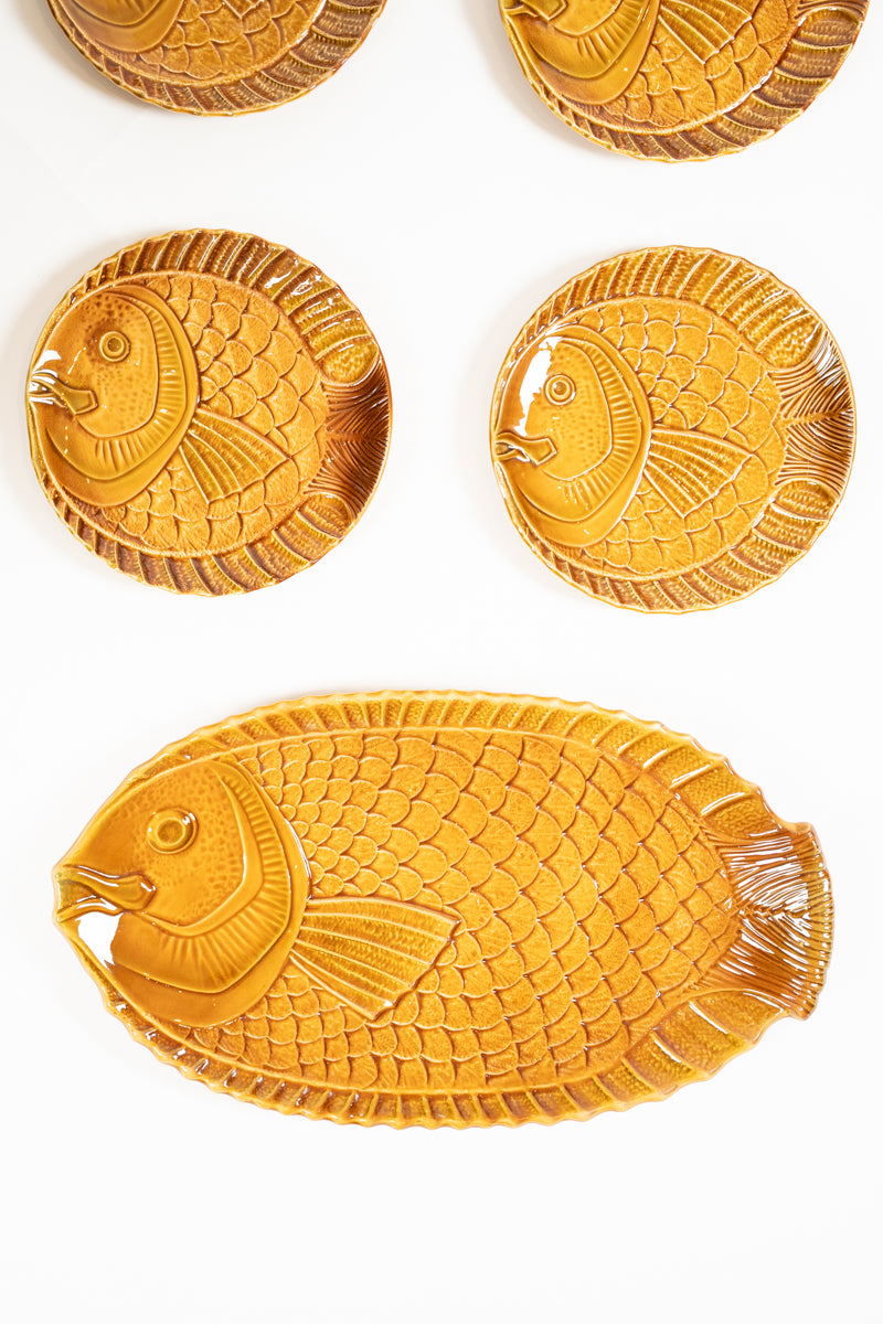 Service d’assiettes et plat poisson en céramique émaillée