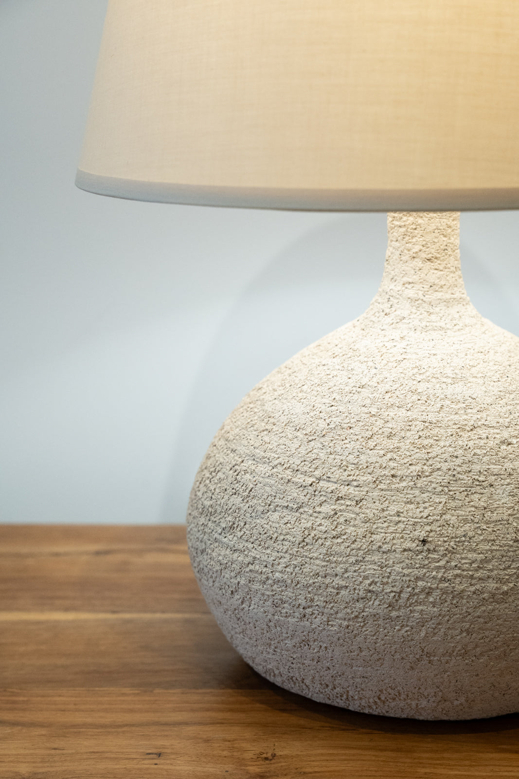 Round ceramic lamp