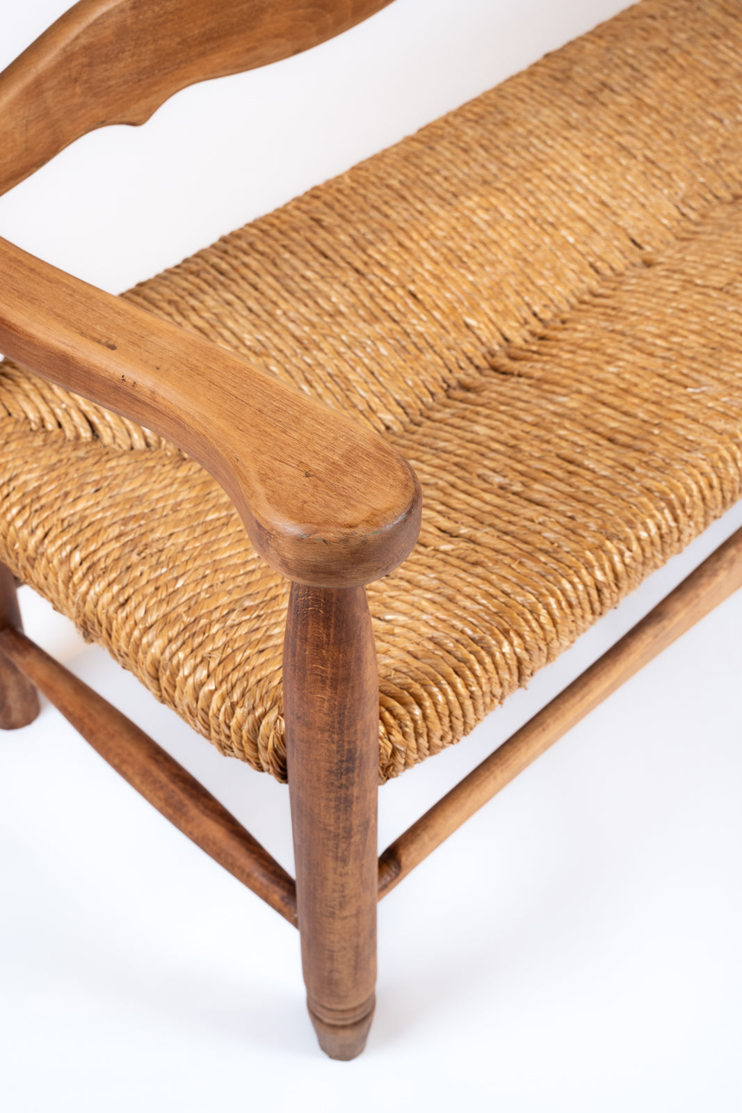 Banco de roble y asiento de paja