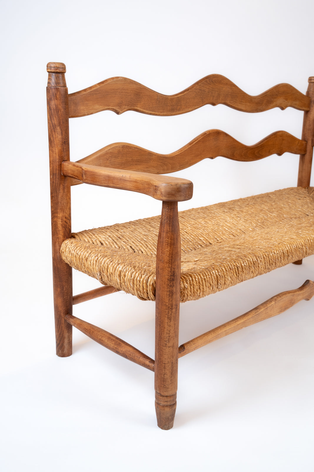 Banco de roble y asiento de paja
