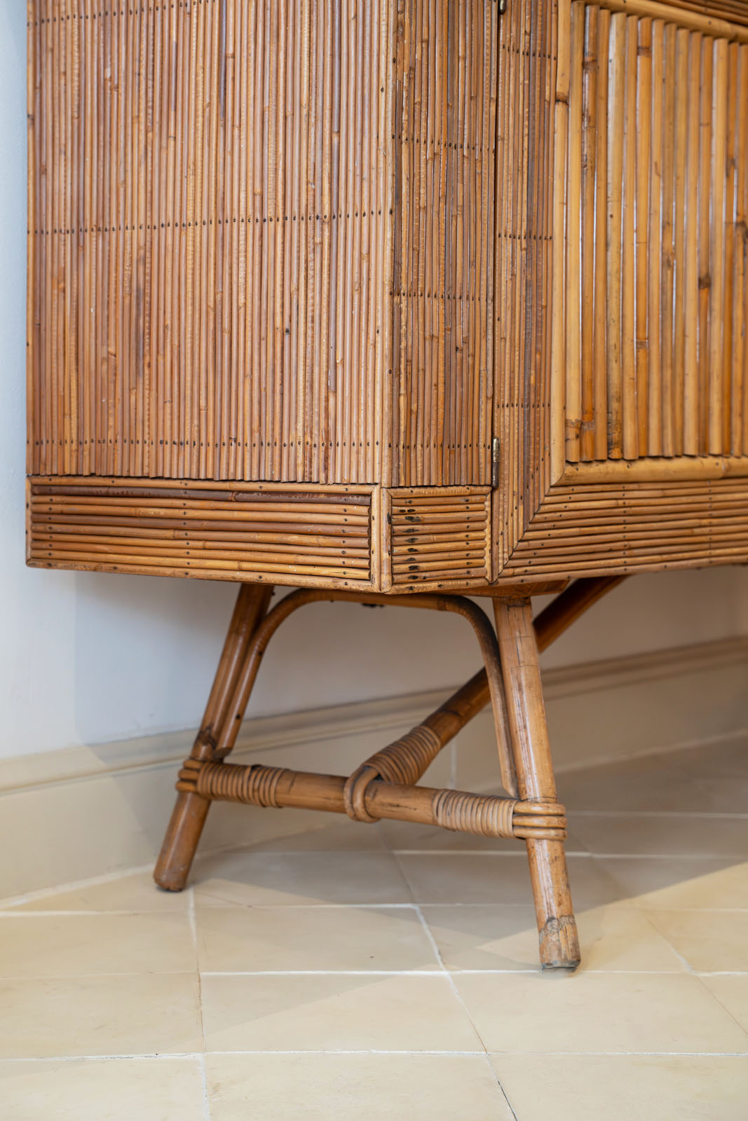 Mueble bufé de bambú y ratán