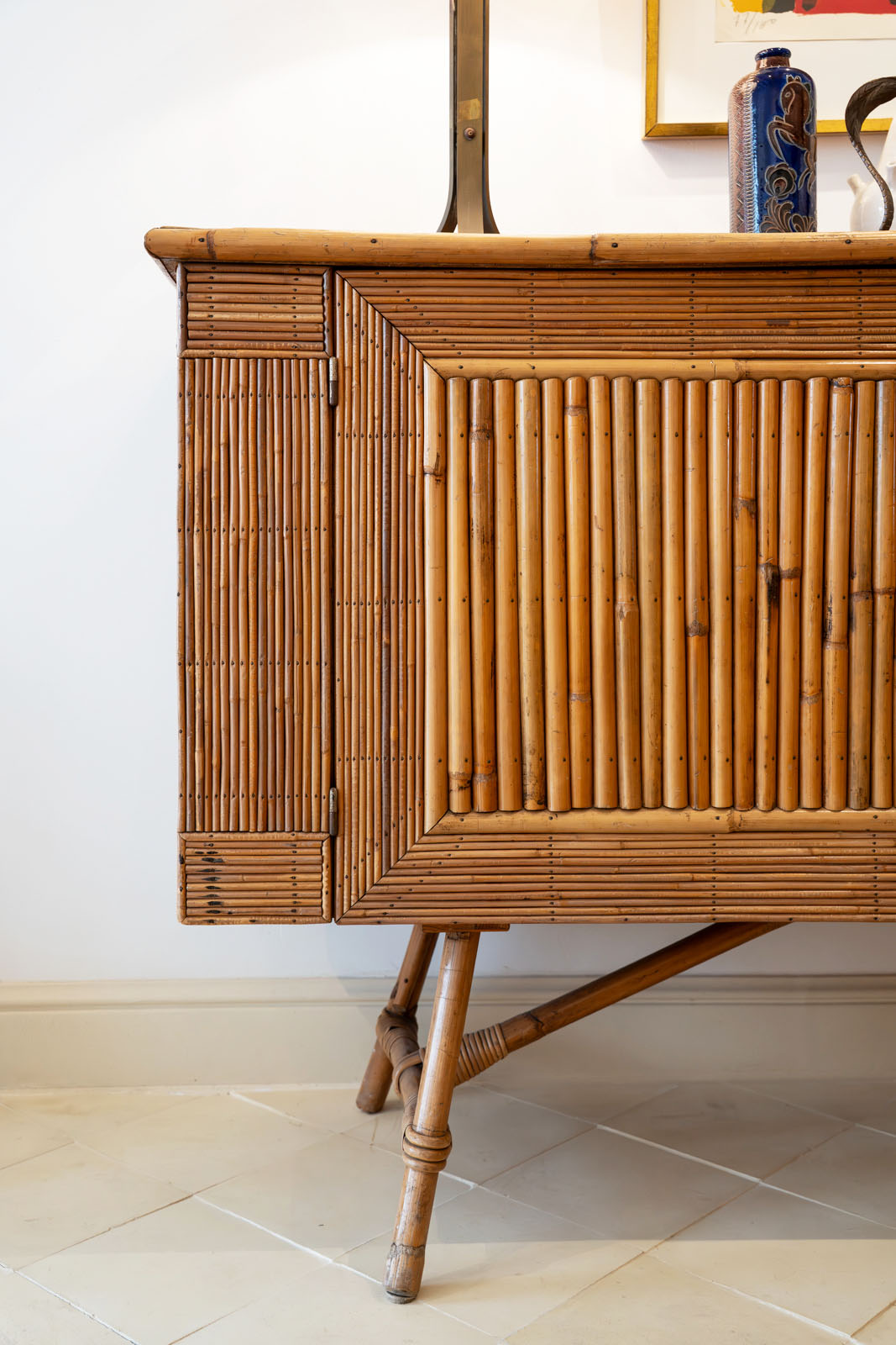 Mueble bufé de bambú y ratán