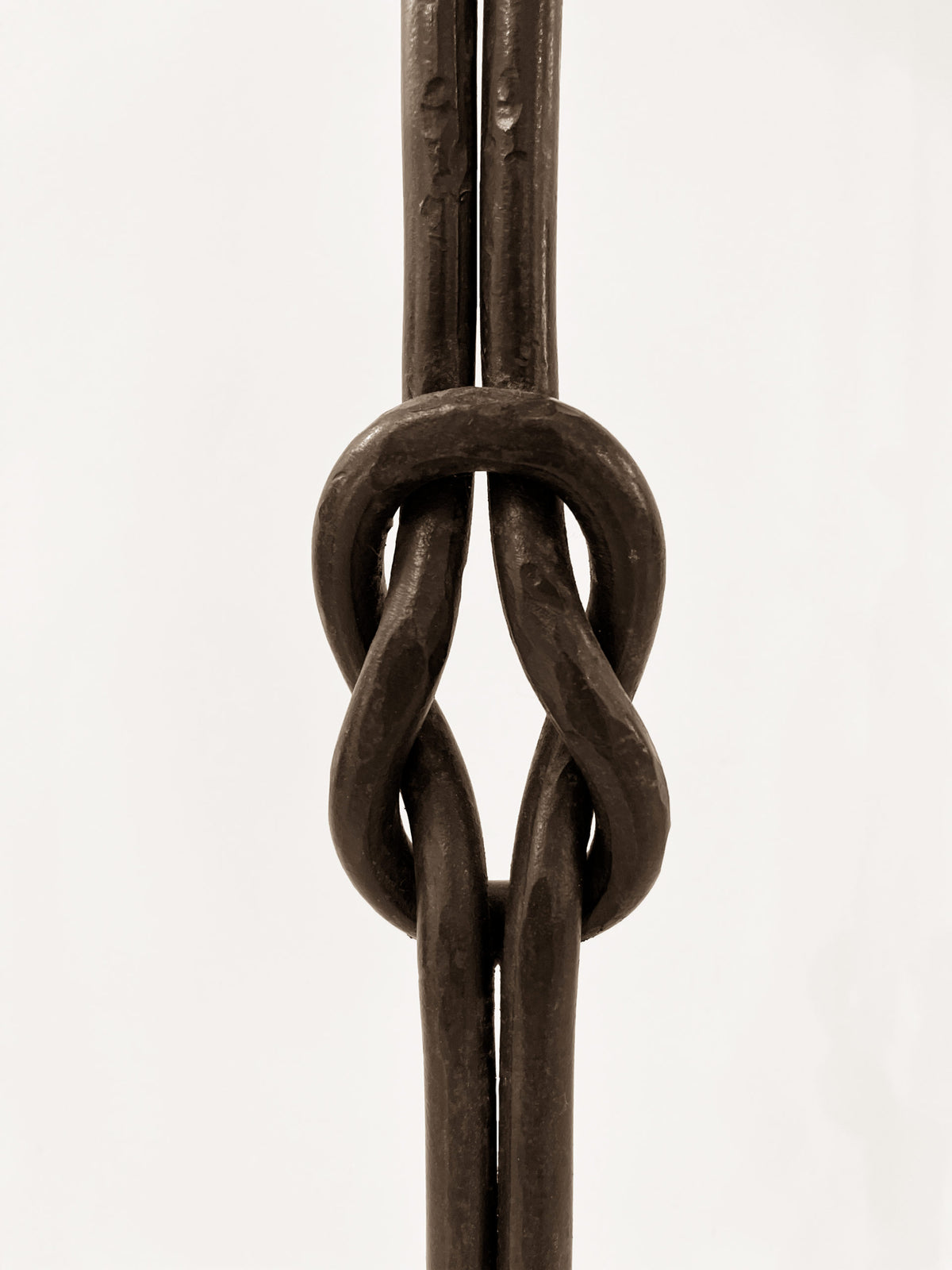 Candelabro alto de hierro forjado