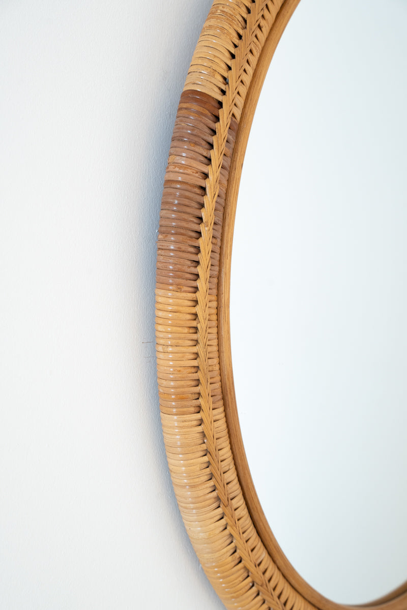 Oval mirror in bamboo and rattan
