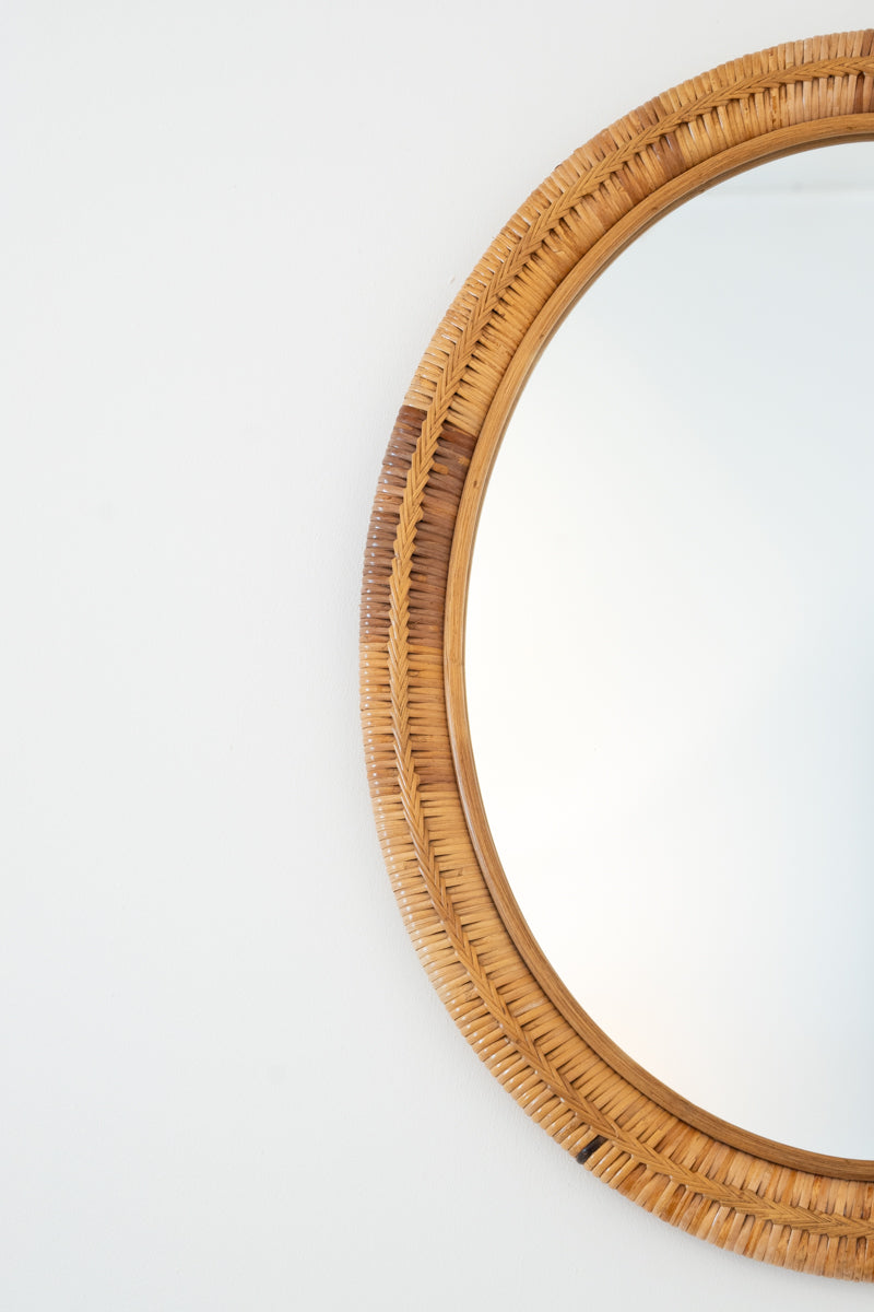Oval mirror in bamboo and rattan