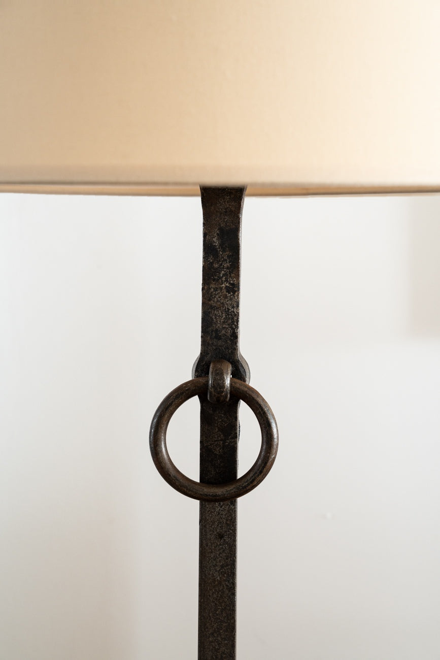 Lampe à poser en fer forgé