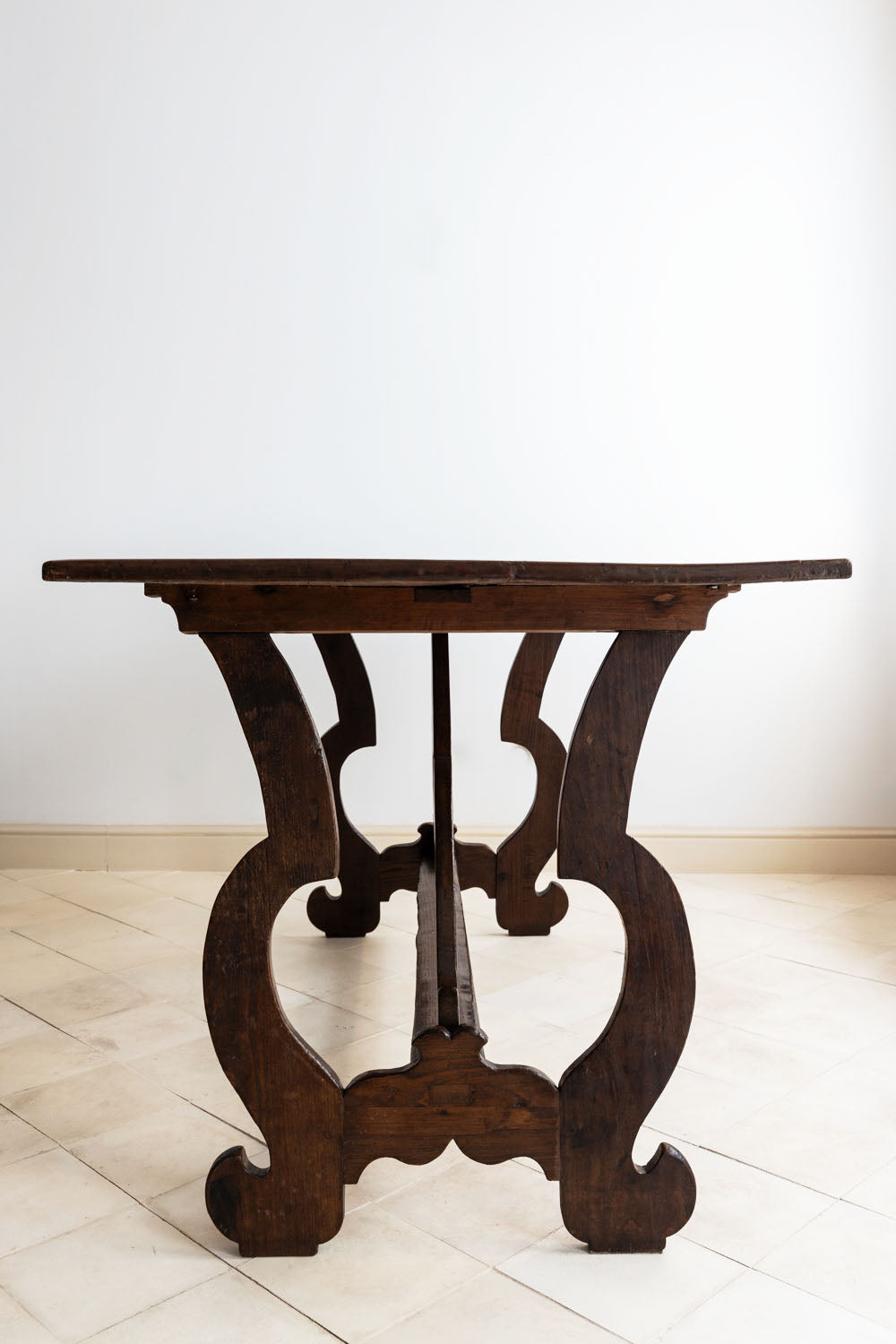 Console de style Fratino en noyer