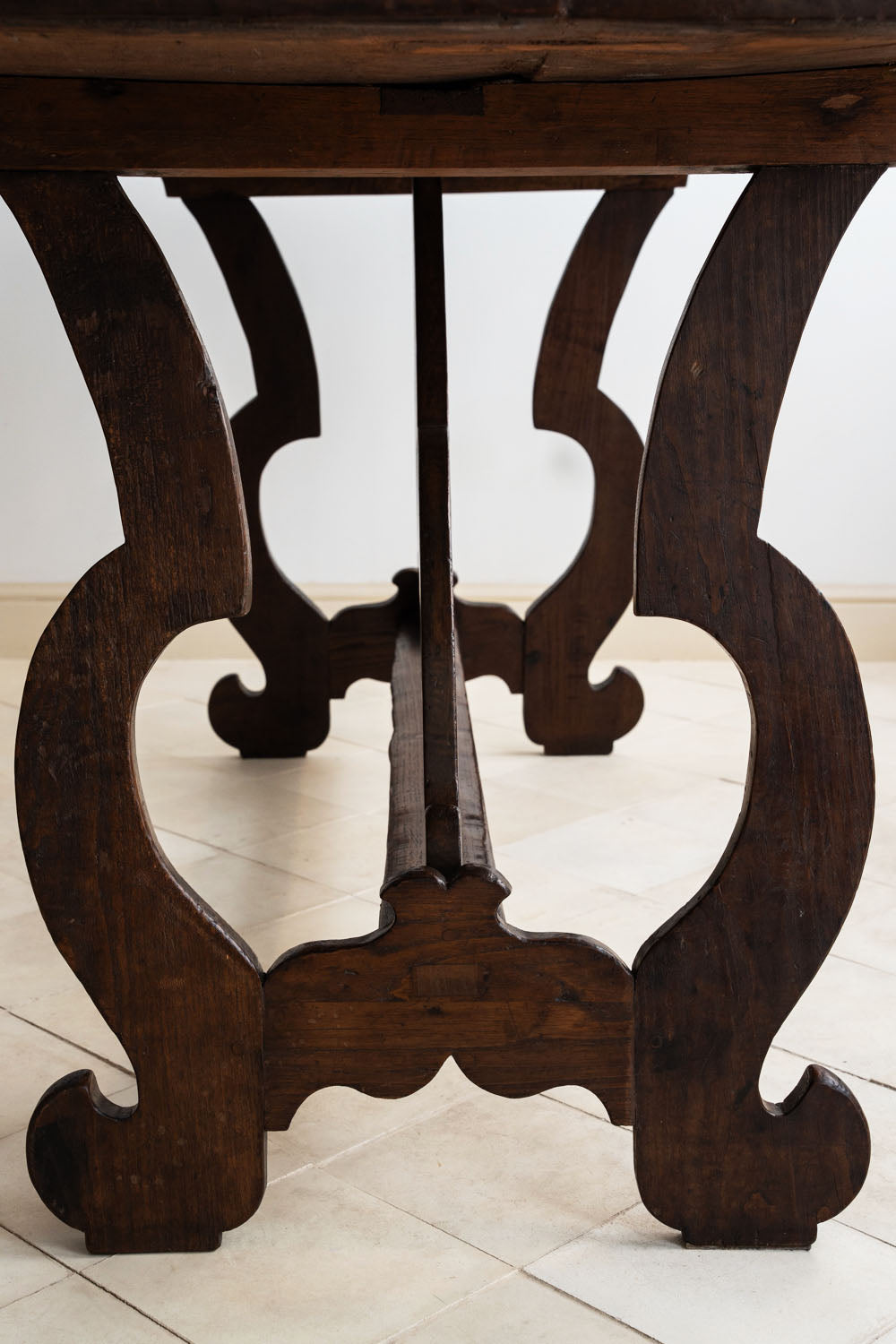 Console de style Fratino en noyer