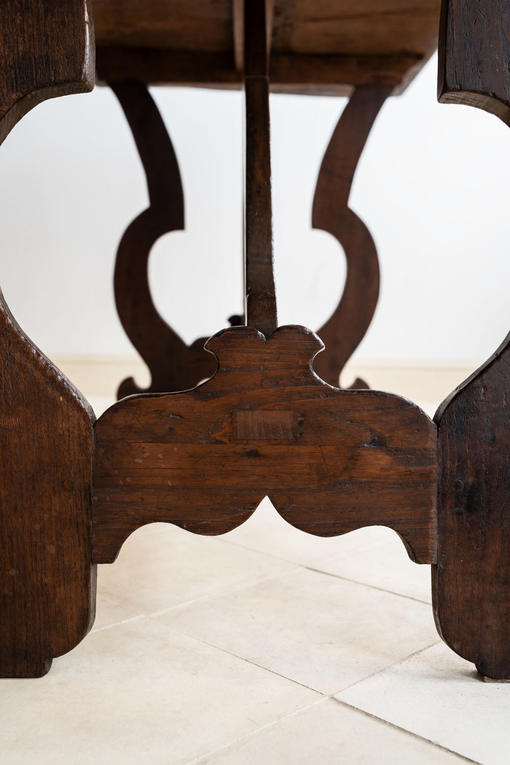 Console de style Fratino en noyer