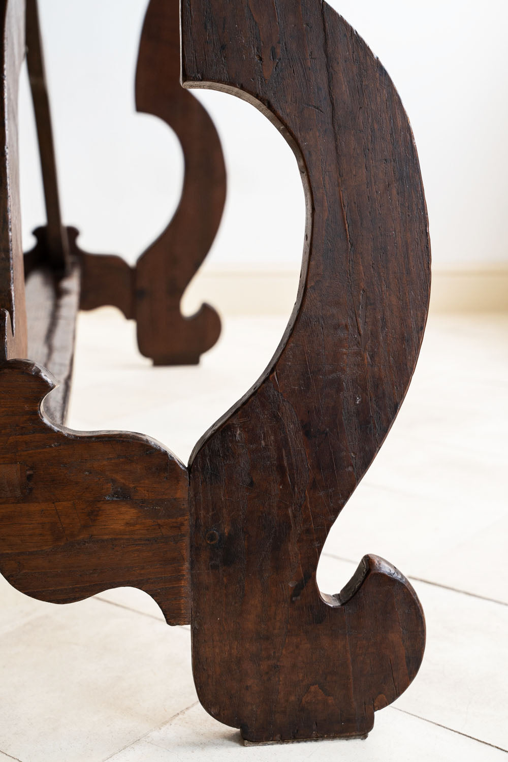 Console de style Fratino en noyer