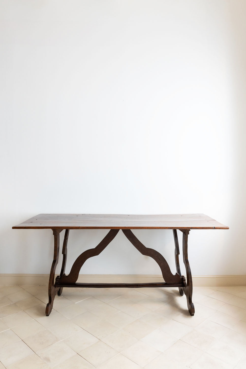 Console de style Fratino en noyer