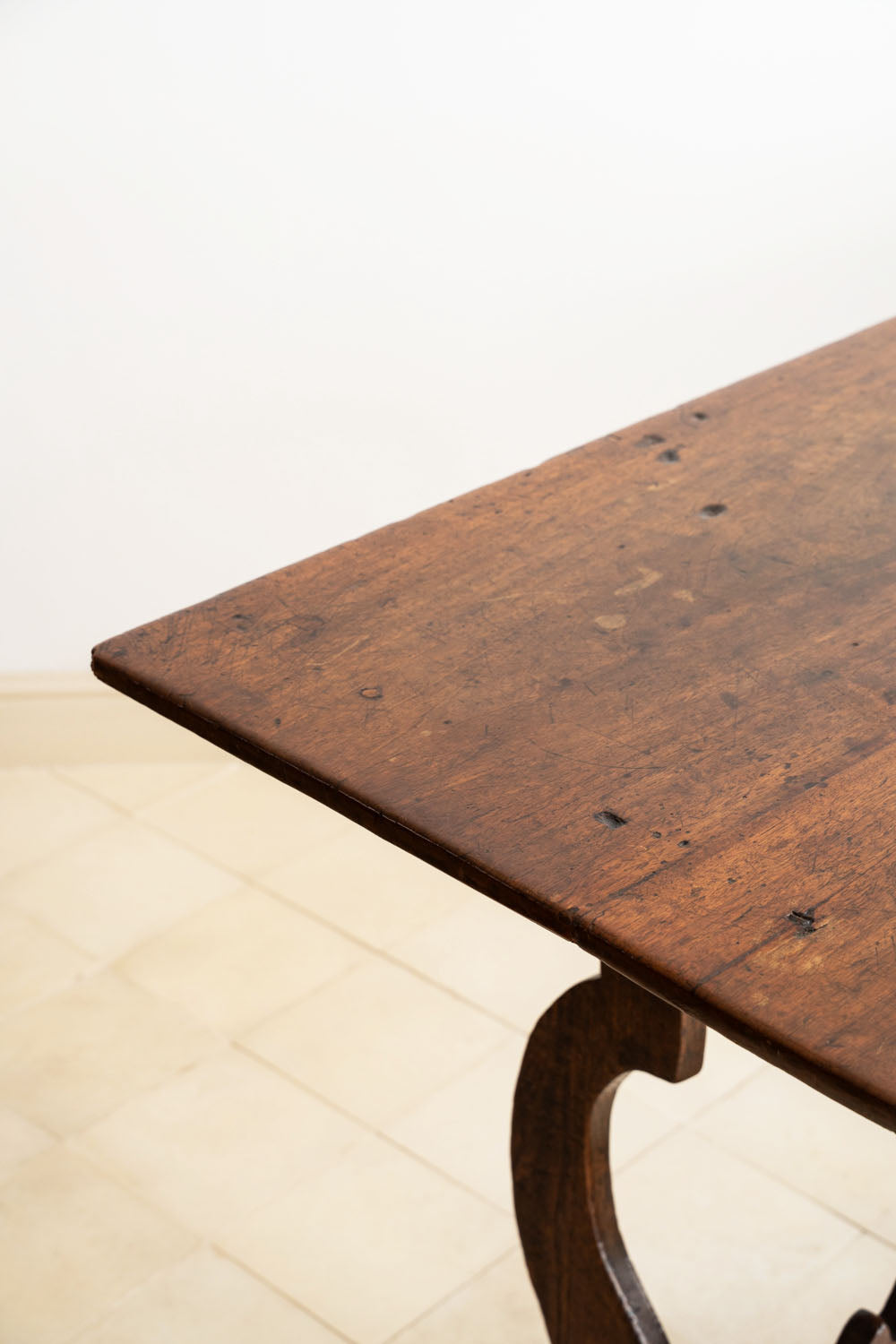 Console de style Fratino en noyer