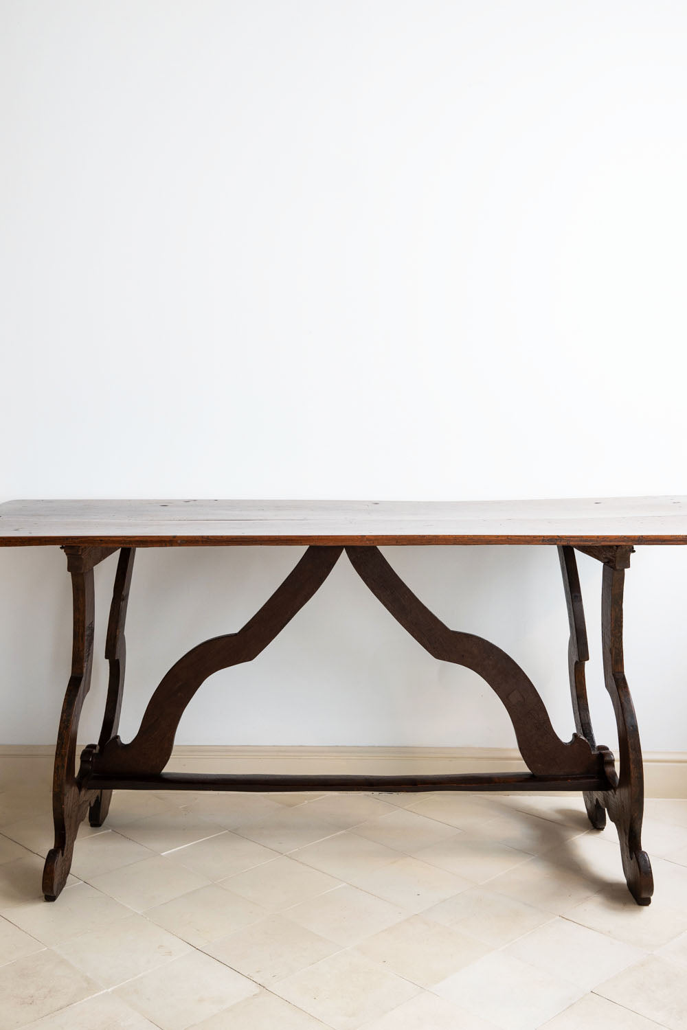 Console de style Fratino en noyer