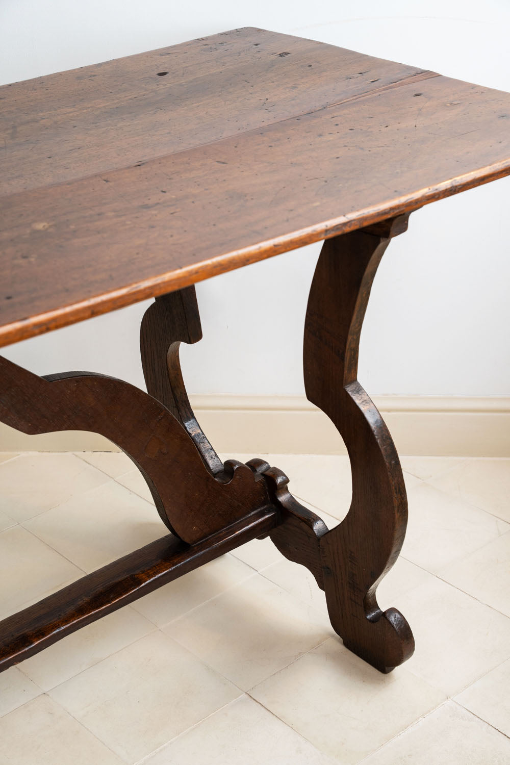 Console de style Fratino en noyer