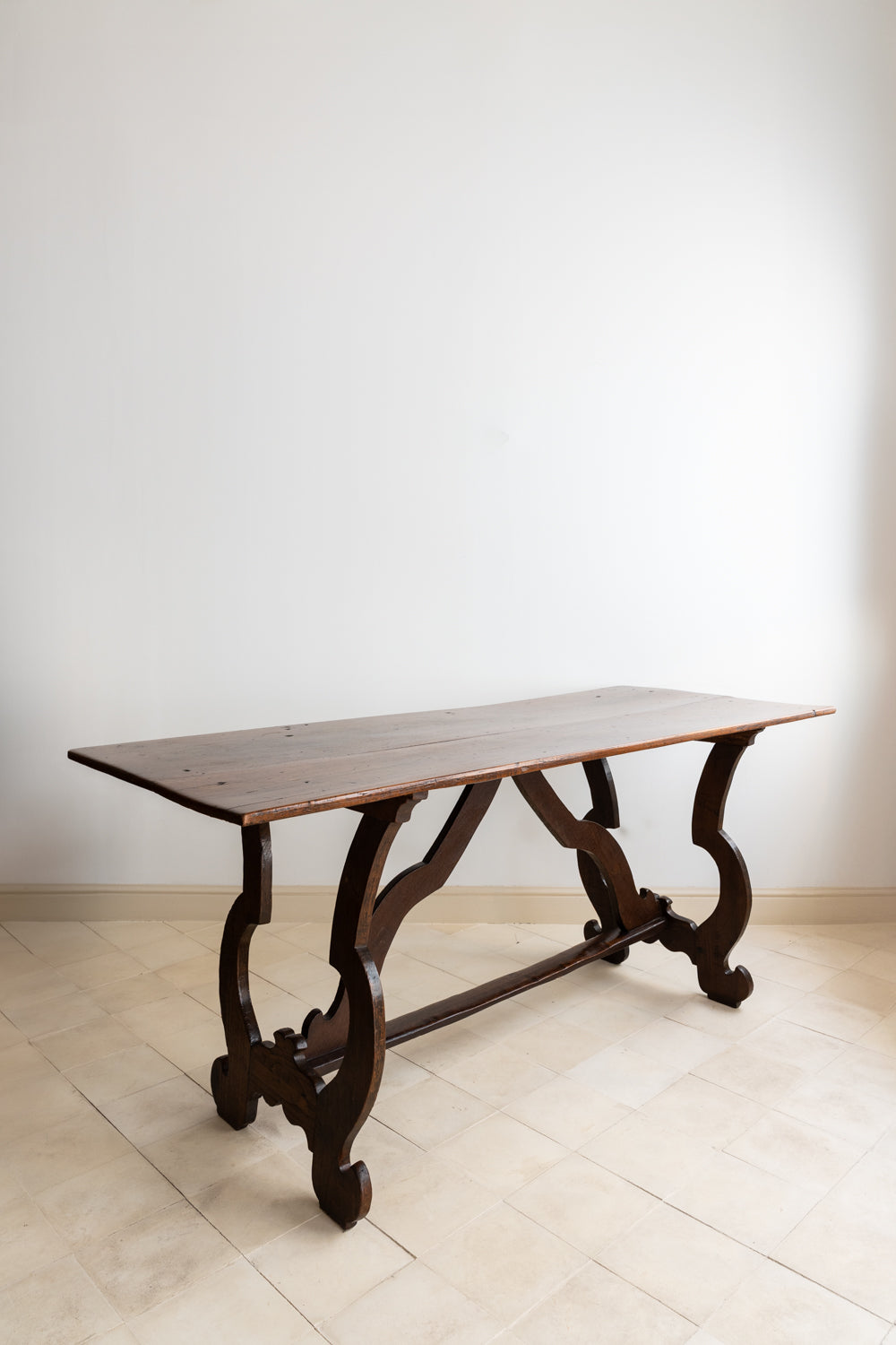 Console de style Fratino en noyer