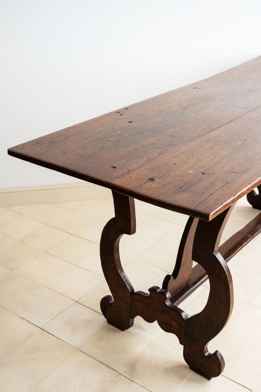Console de style Fratino en noyer