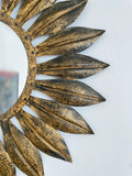 Miroir circulaire et rayons en forme de feuilles