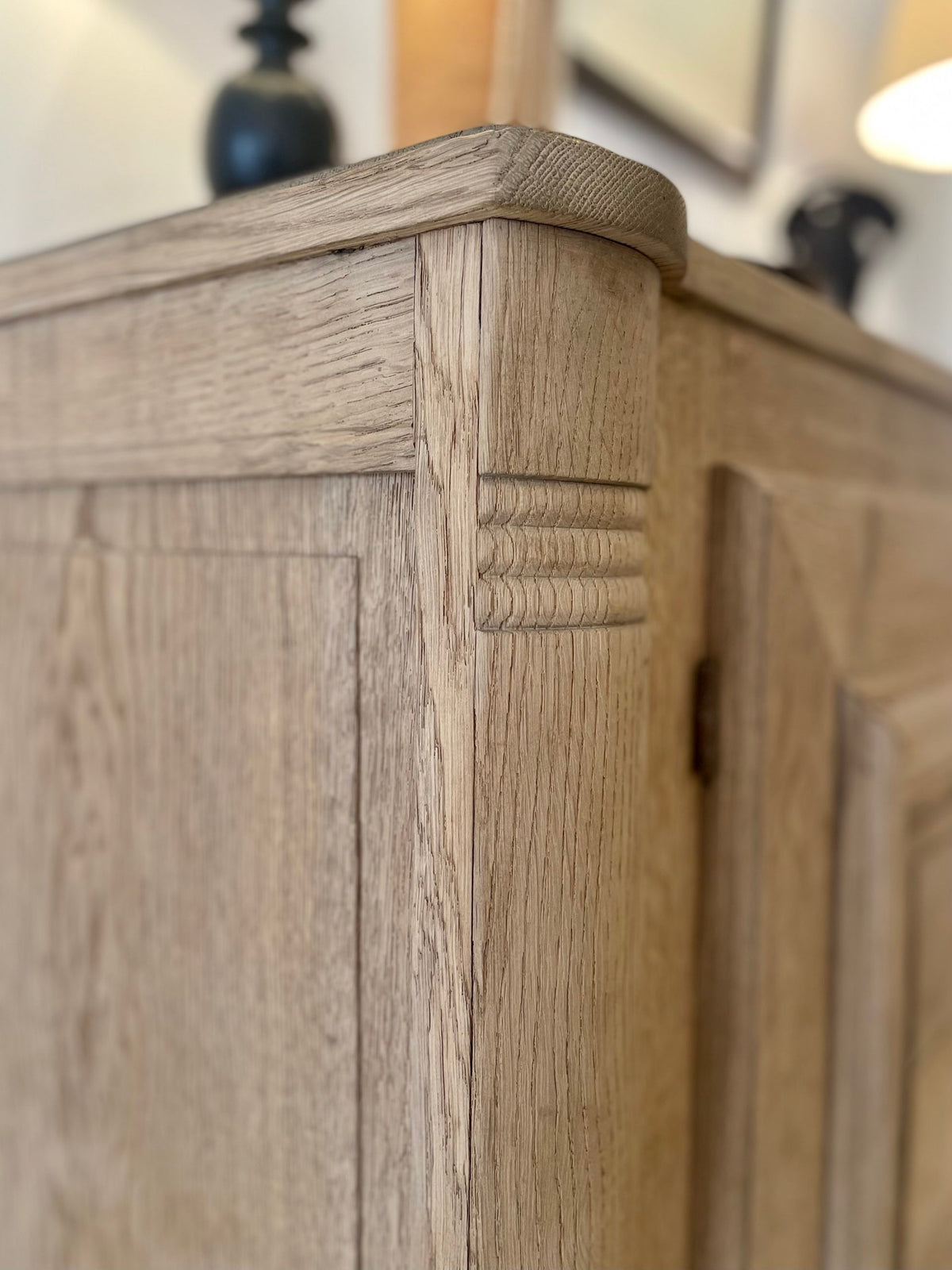 Mueble bufé de roble pulido