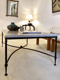 Mesa de café de hierro forjado y sobre de piedra