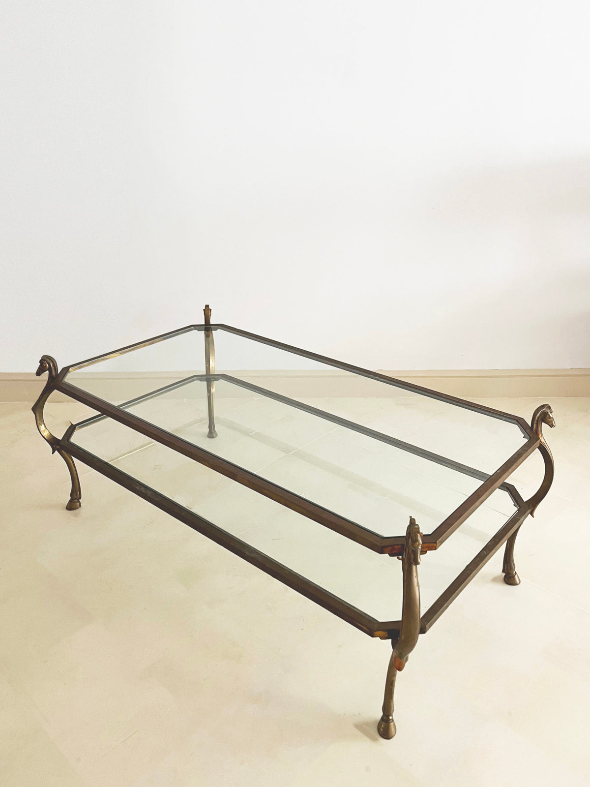 Mesa de café de latón y cristal