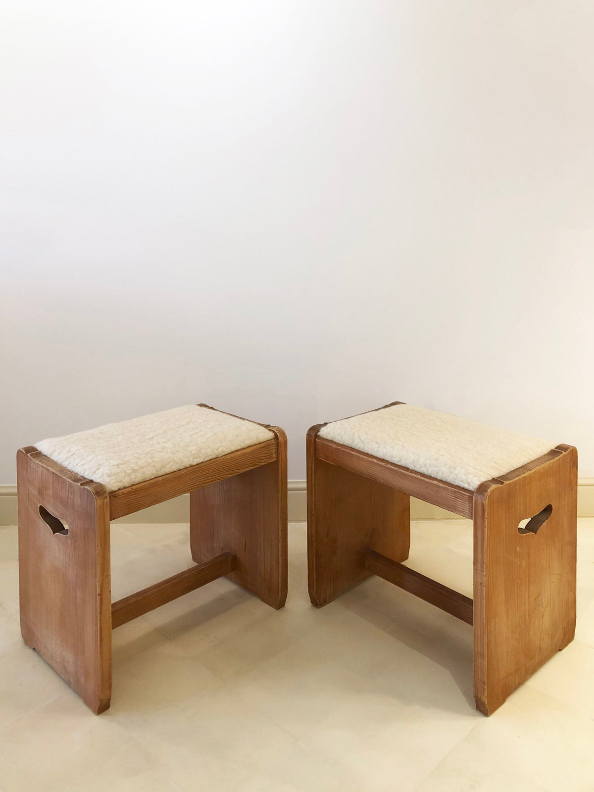 Paire de tabourets en pin