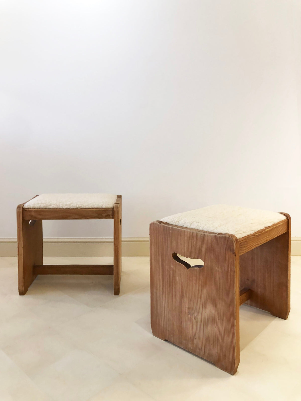 Paire de tabourets en pin