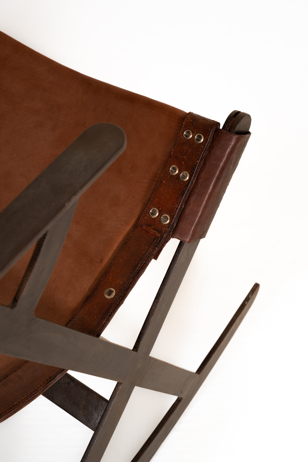 Fauteuil à bascule en cuir et fer forgé