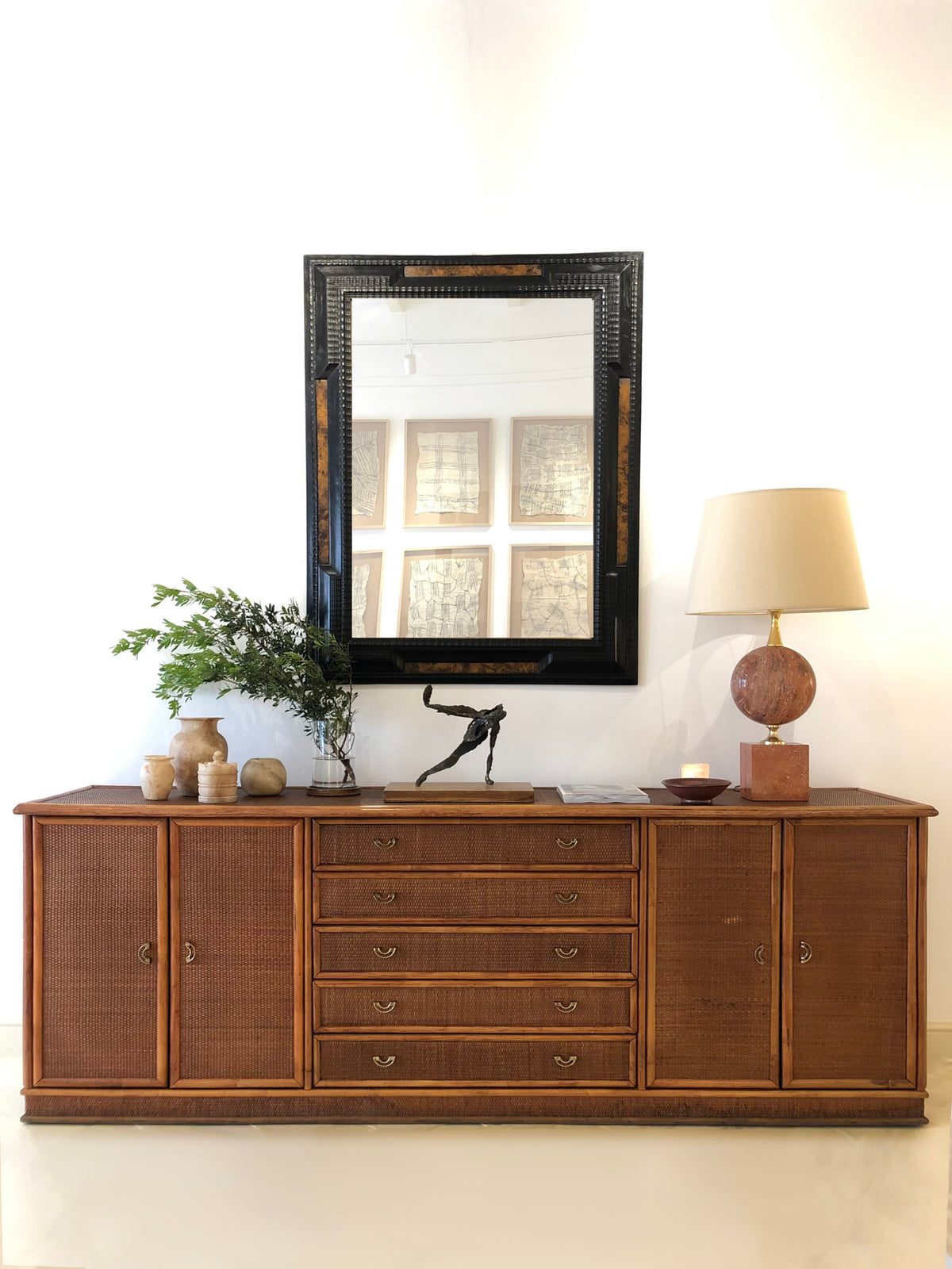 Grande mueble bufé de bambú y ratán
