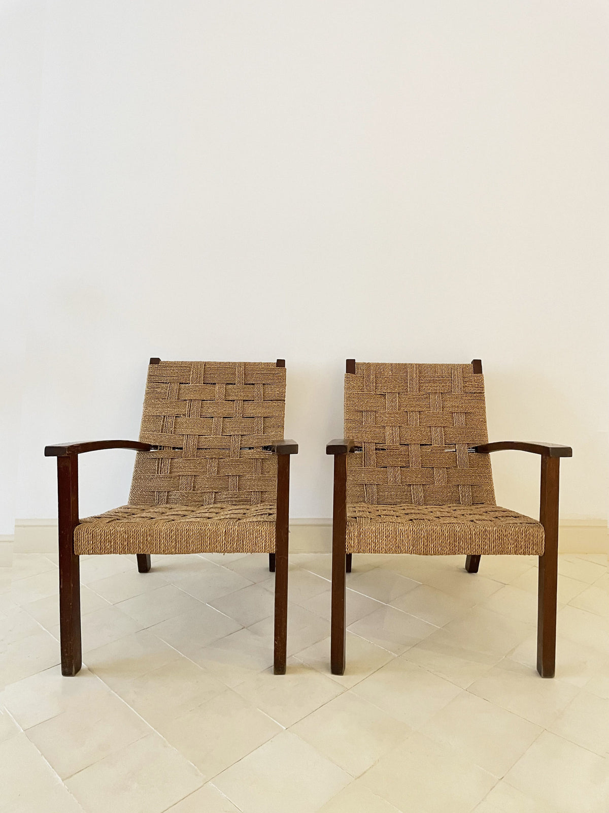 Paire de fauteuils en hêtre et sisal