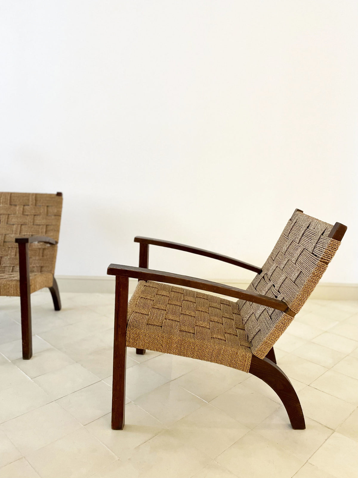 Paire de fauteuils en hêtre et sisal