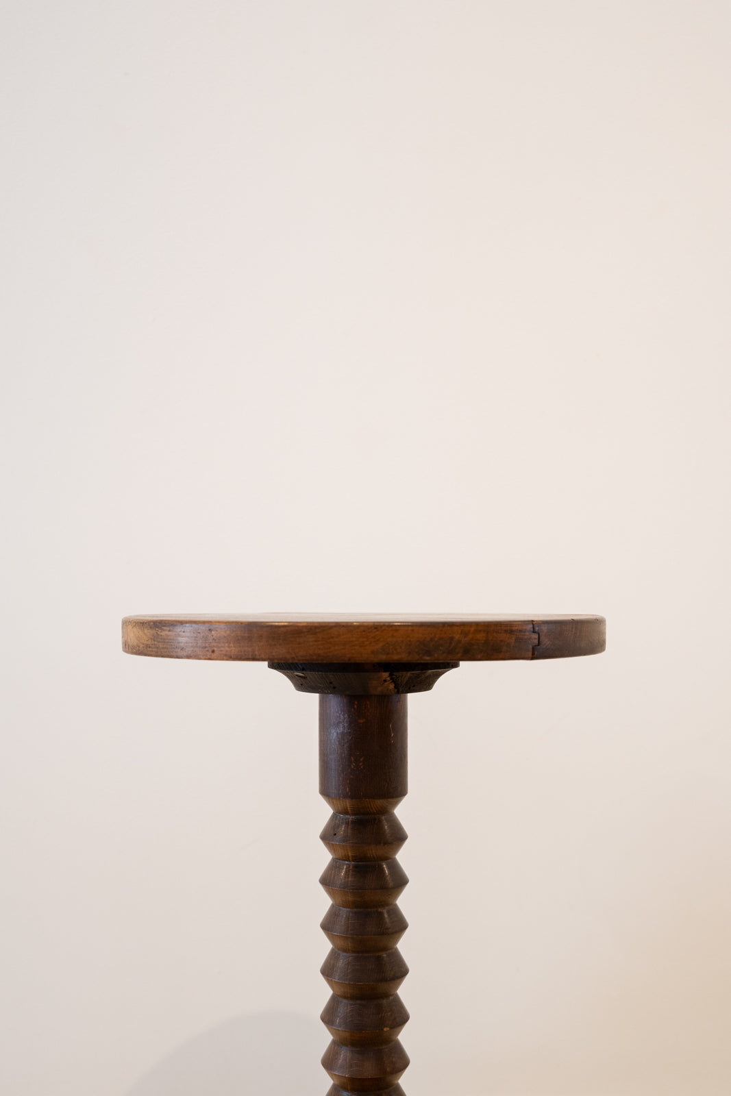 Mesa auxiliar circular de roble