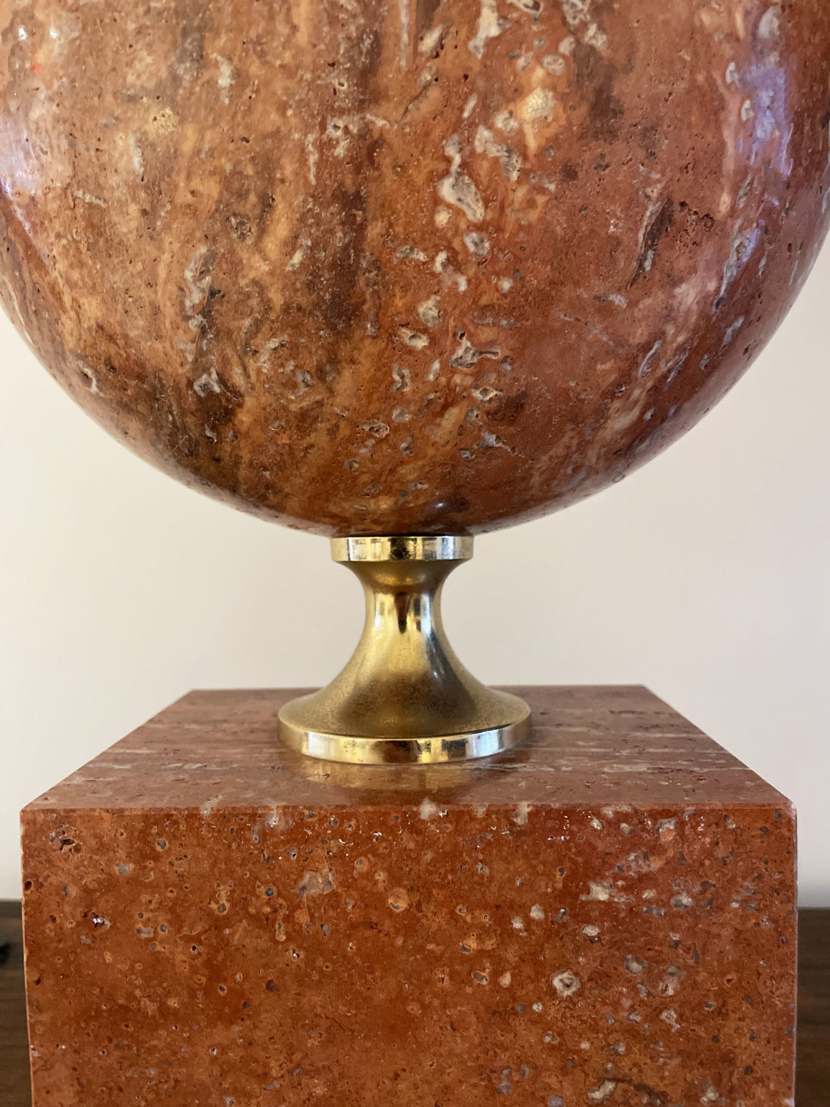 Tall lamp in red travertine and gilded brass