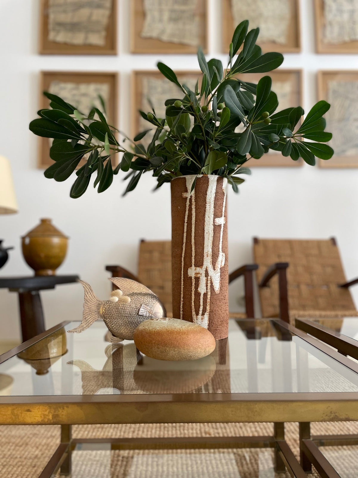Paire de tables d’appoint en laiton et verre