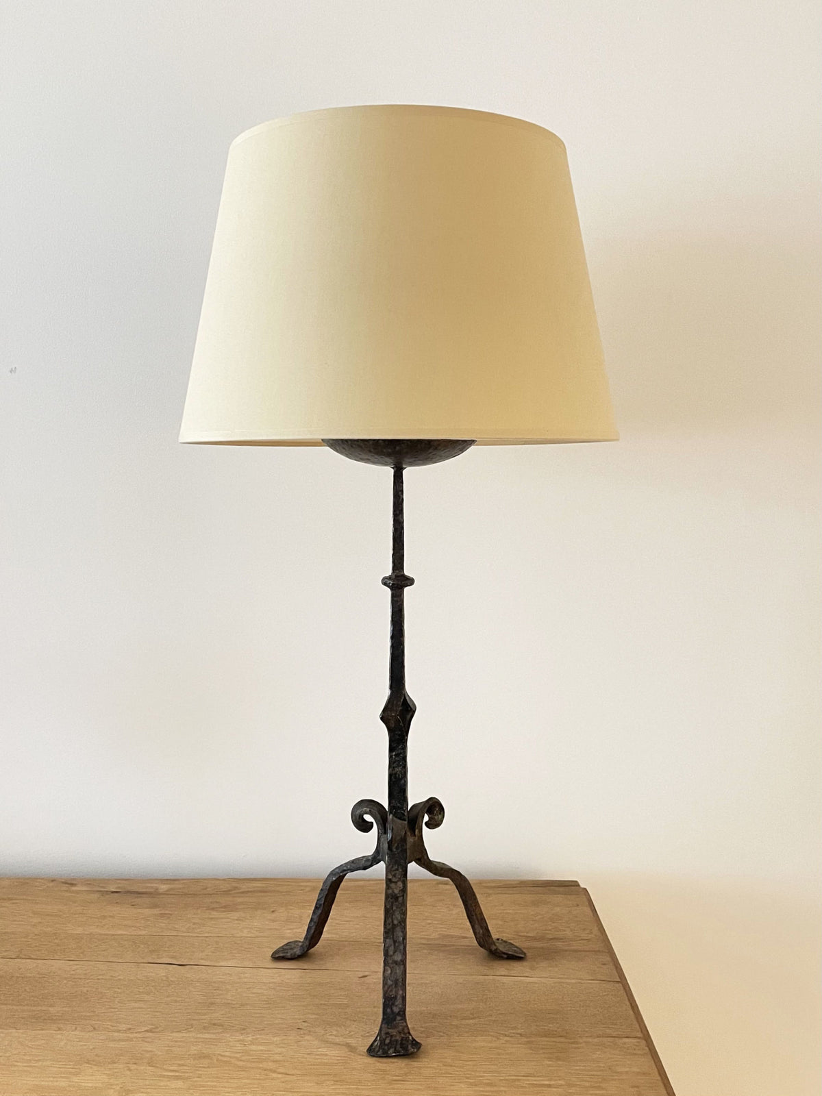 Lampe en fer forgé martelé