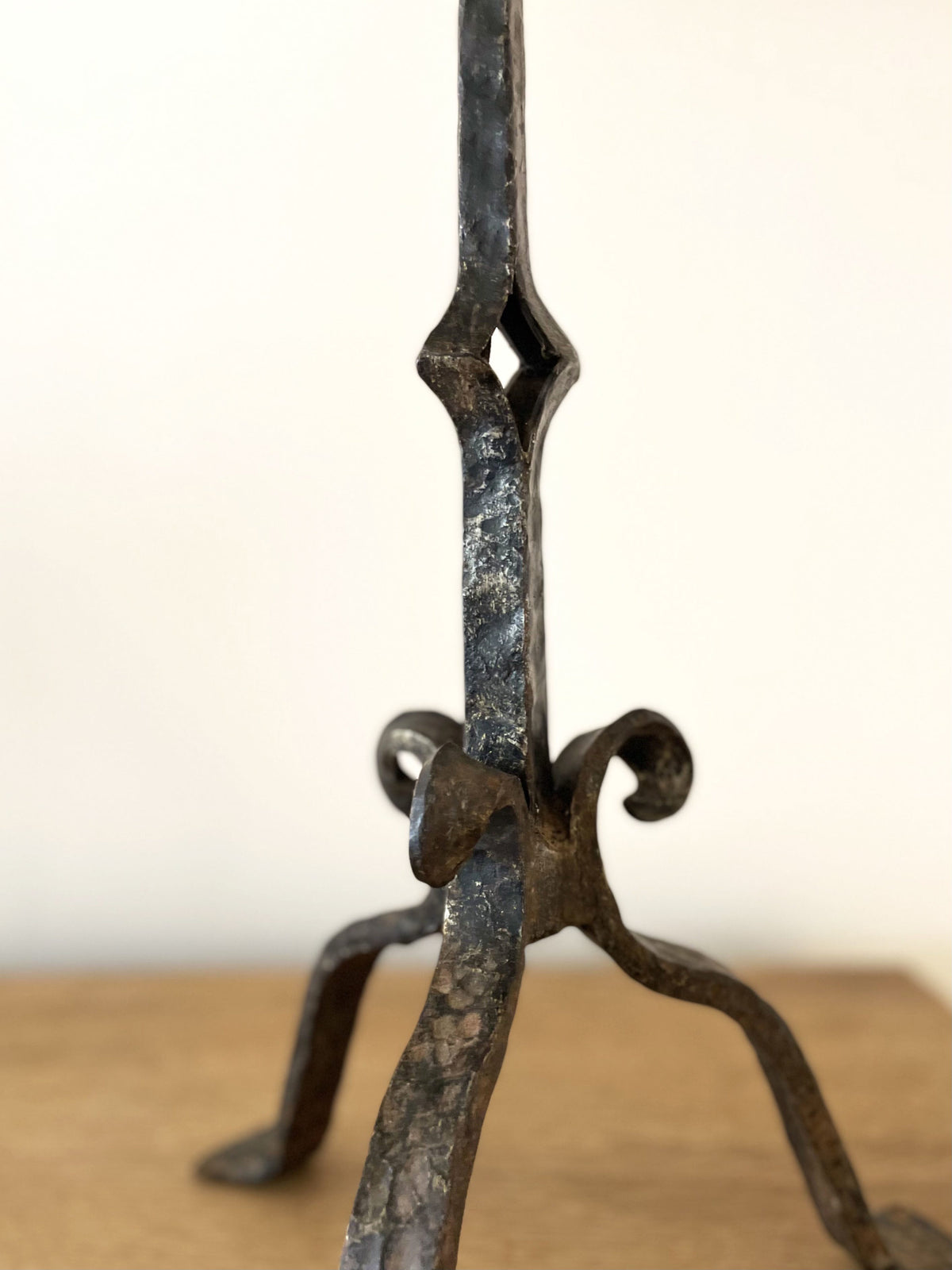 Lampe en fer forgé martelé