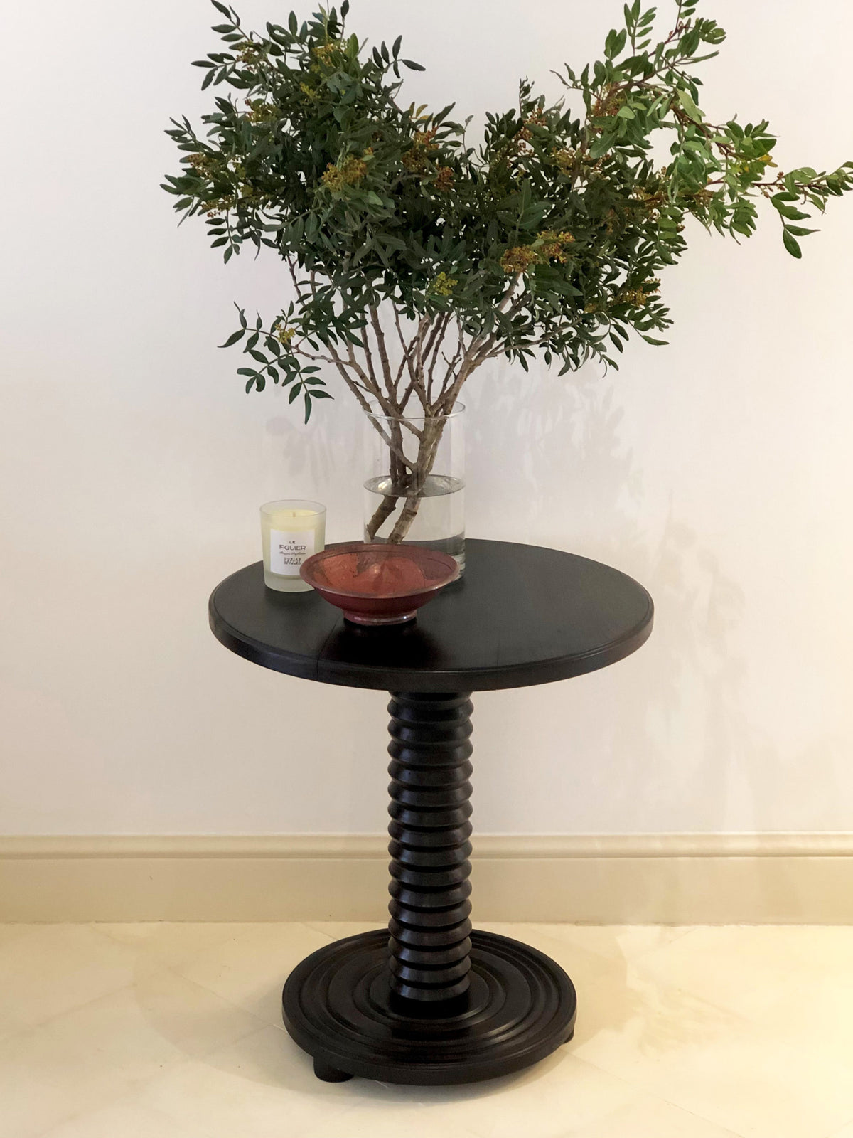 Mesa auxiliar de roble teñido