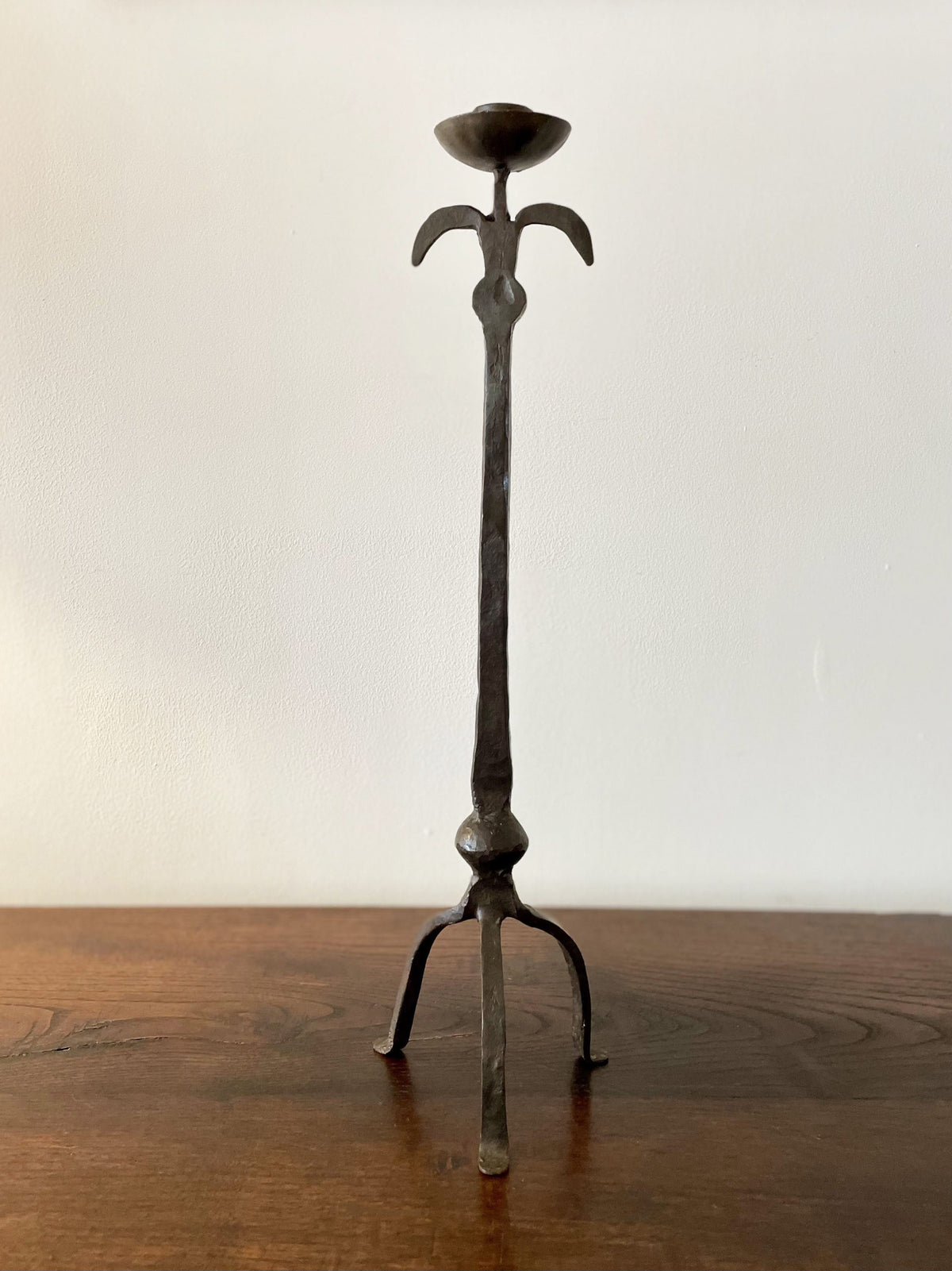 Bougeoir tripode en fer forgé