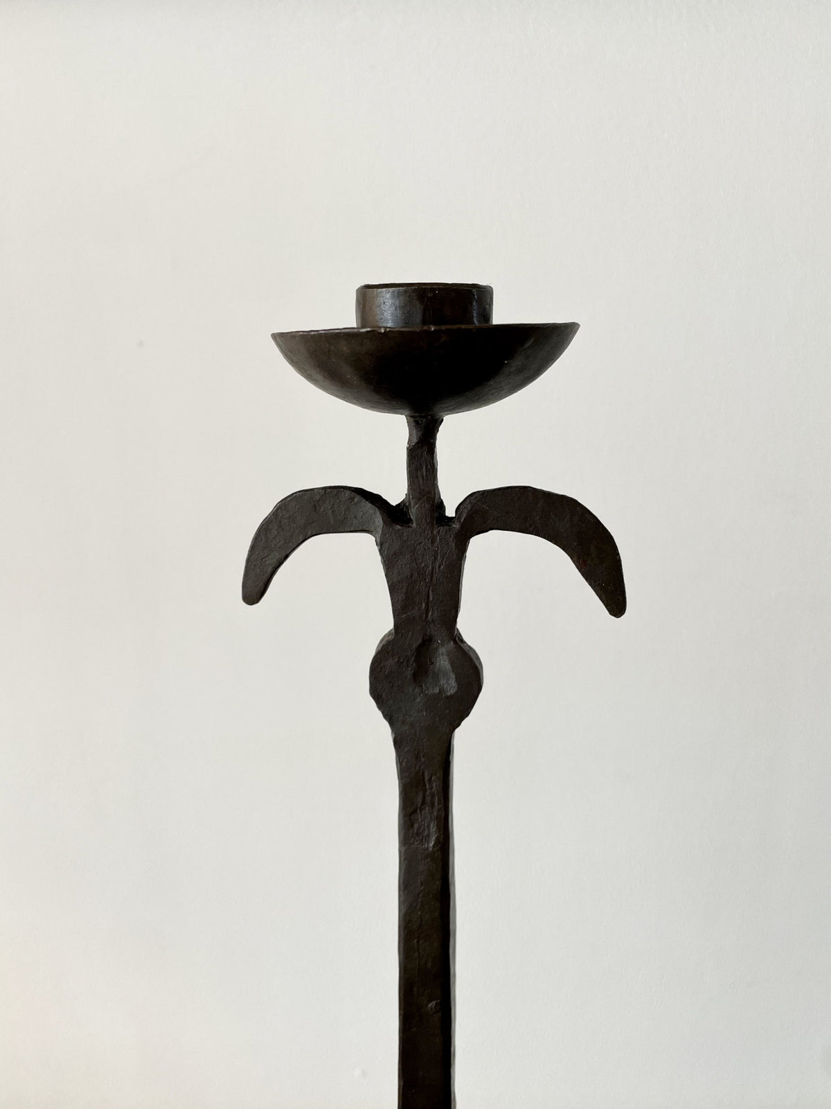 Bougeoir tripode en fer forgé
