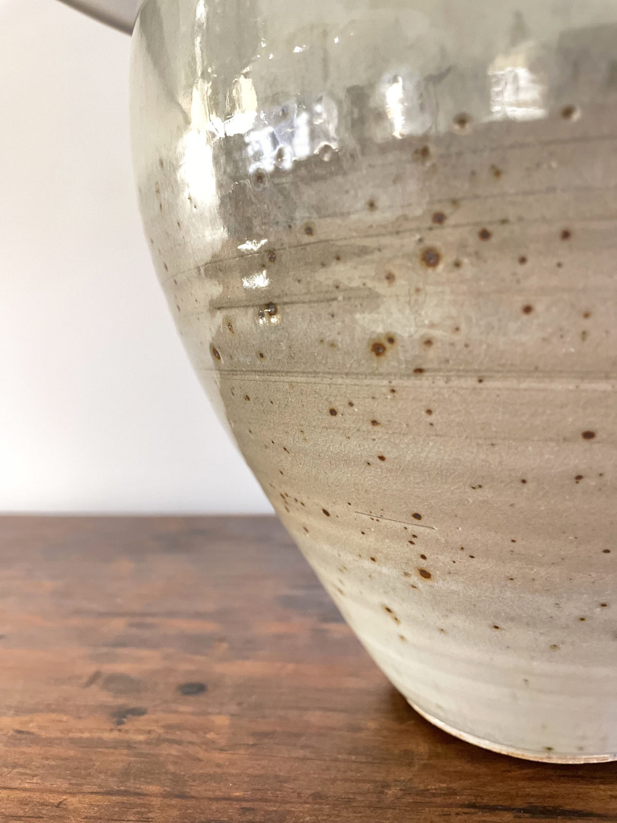 Lampe en céramique émaillée gris clair