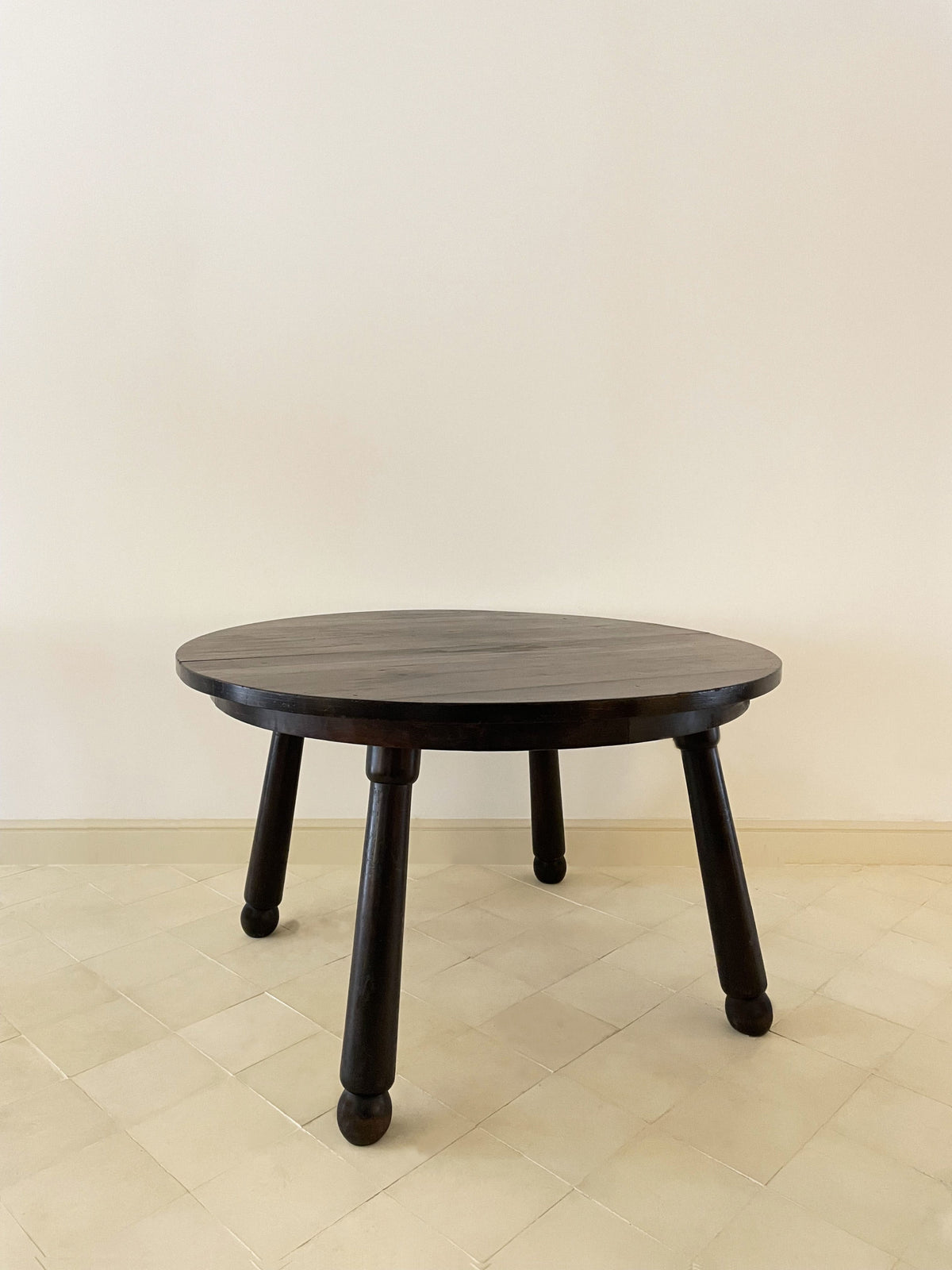Table circulaire de salle à manger
