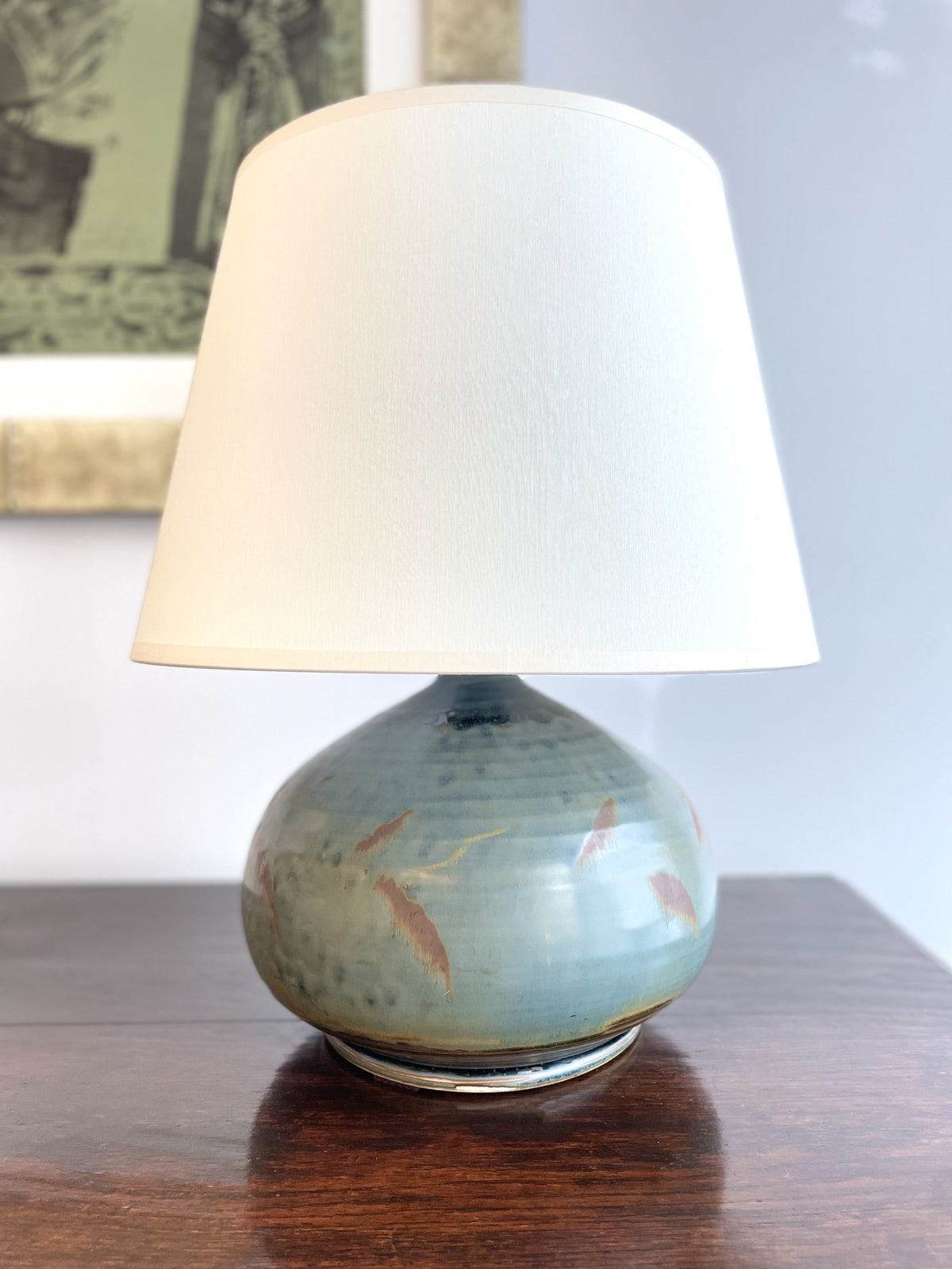 Lampe en céramique à motifs de plumes d’oiseau